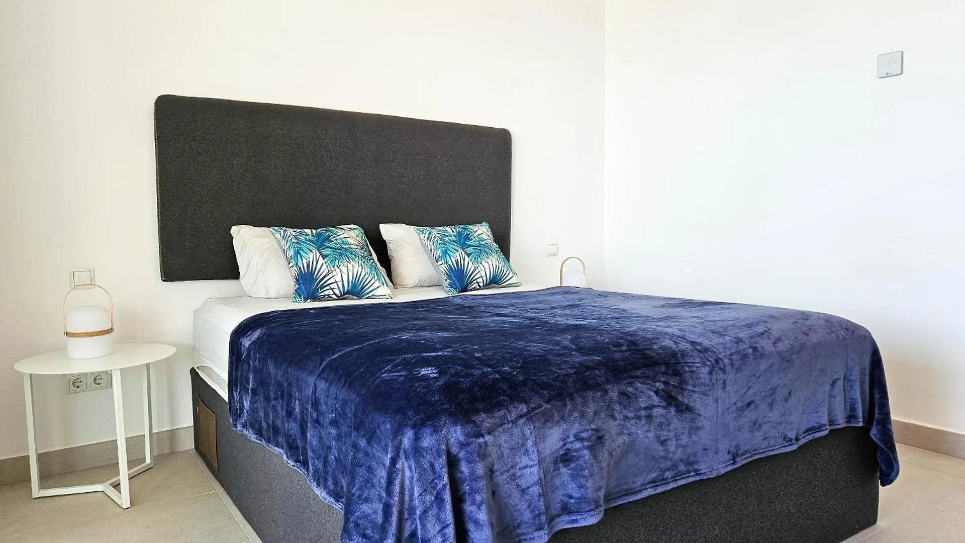 Modern 2 Bed Ground Floor Apartment Finca Cortesin Estepona Spagna