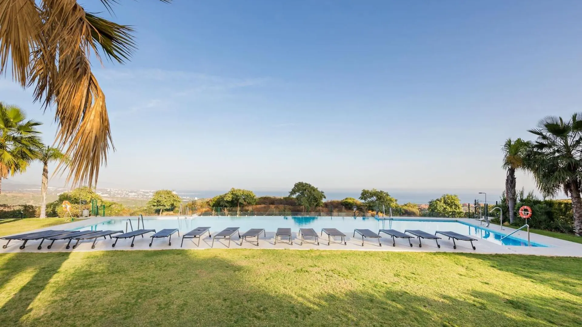 Modern 2 Bed Ground Floor Apartment Finca Cortesin Estepona Spagna