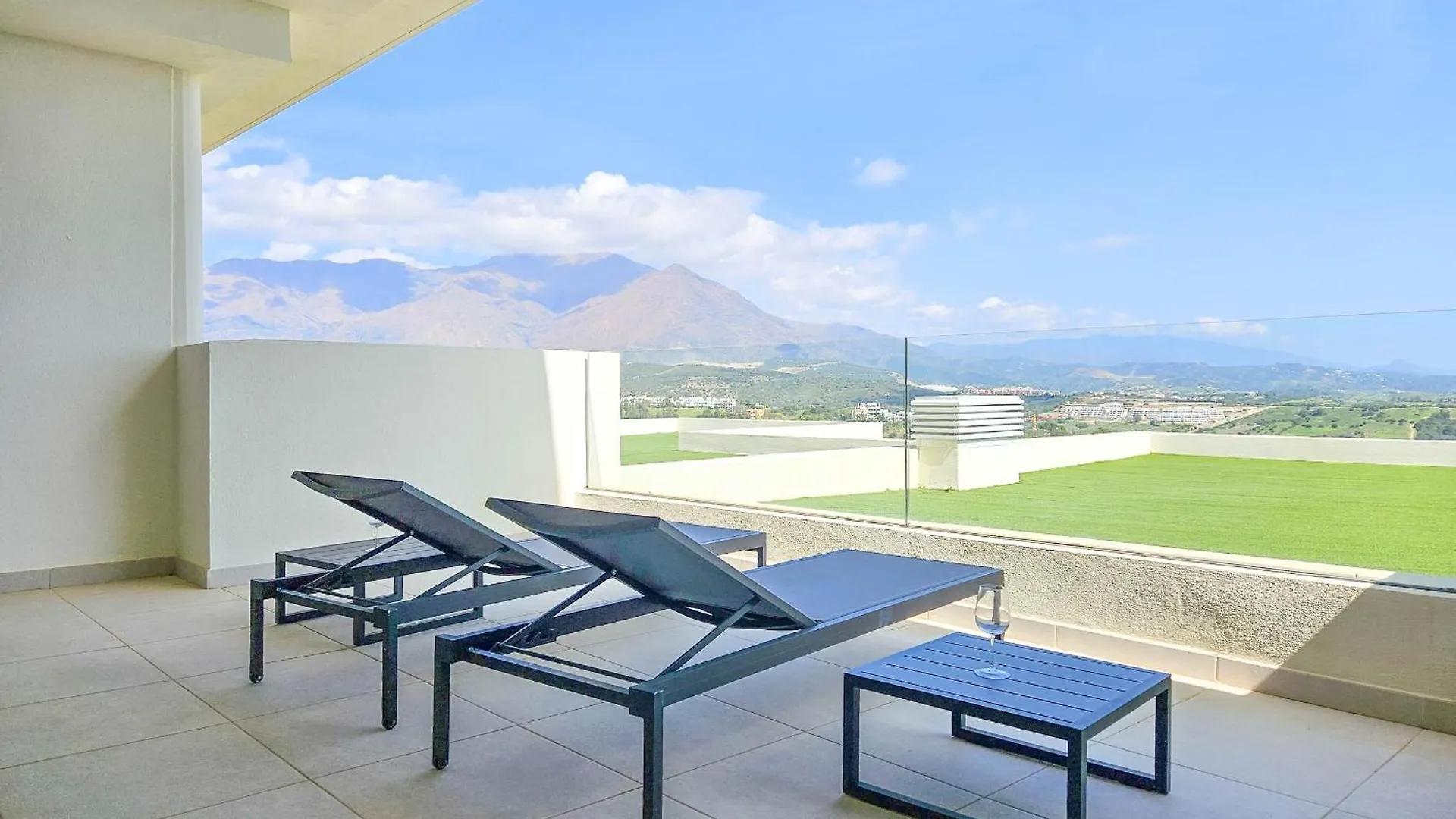Modern 2 Bed Ground Floor Apartment Finca Cortesin Estepona Spagna